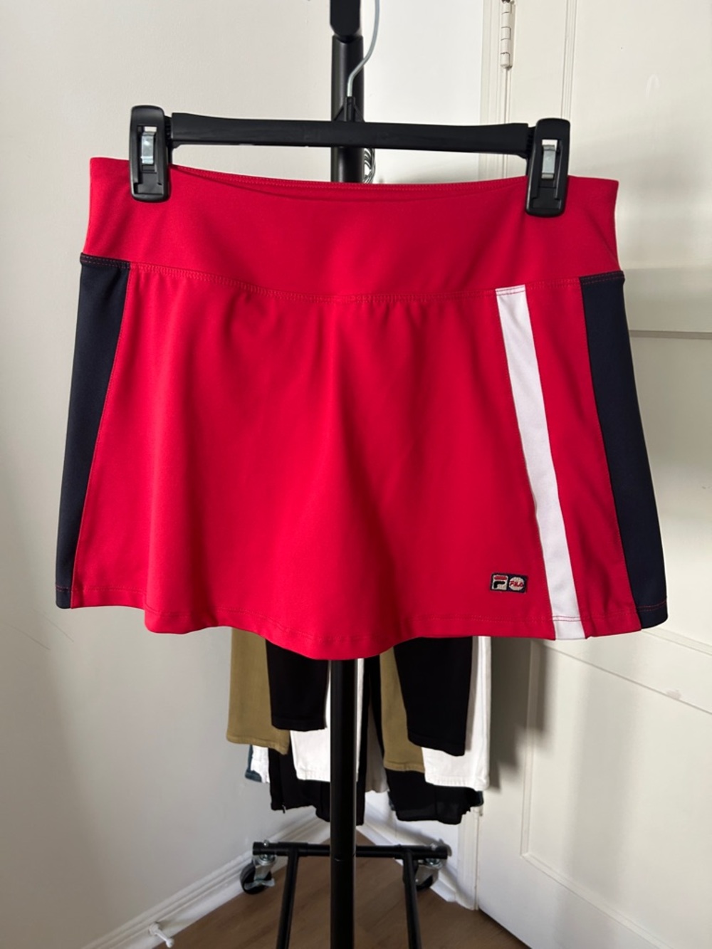 Fils Skort. Size Medium. Built in 3.5” shirts. Top to bottom 13”.